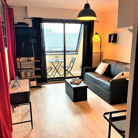 L'echappee A Довиль